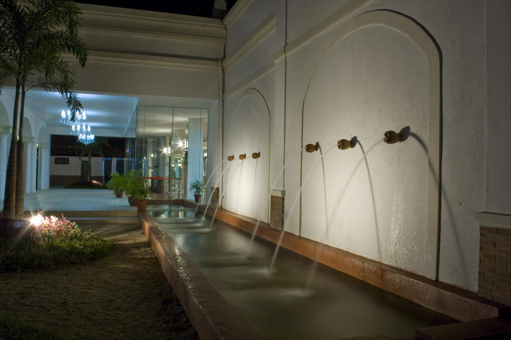 Ilocos Norte Hotel & Convention Center Laoag Eksteriør bilde